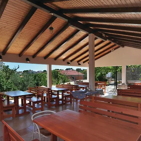 Borak Croatia Drvenik Mali