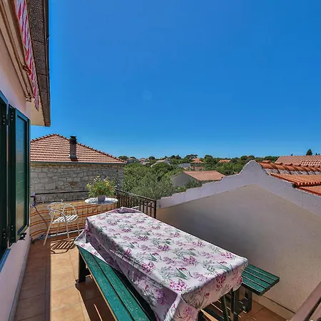 Borak Croatia * Drvenik Mali