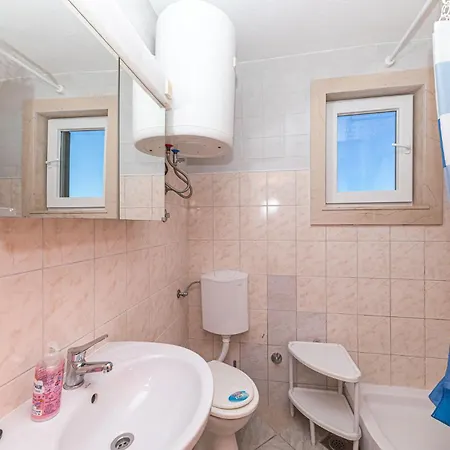 Borak Croatia * Drvenik Mali